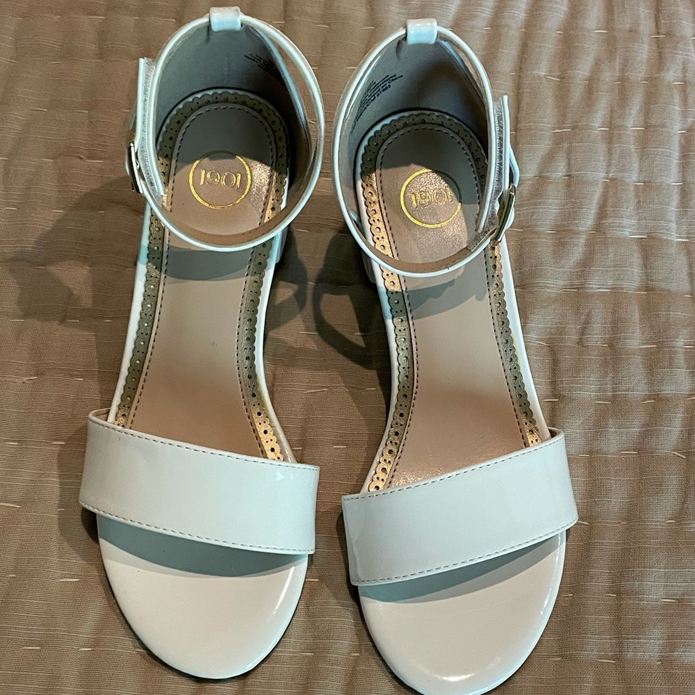1901 Girls’ white patent sandals. NEW! Size 2